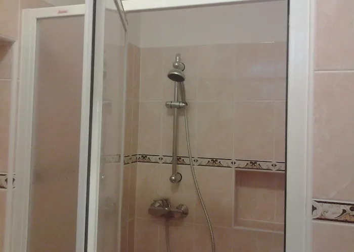 شقة U Tri Jehnatek *